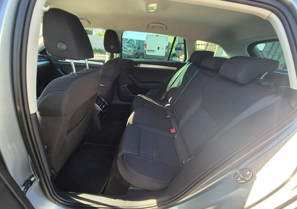 Skoda Superb cena 65000 przebieg: 145000, rok produkcji 2015 z Przysucha małe 154